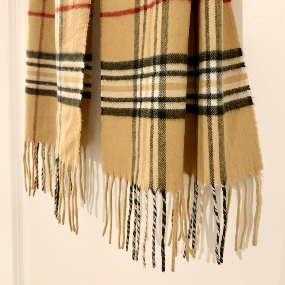 MOVING SALE | Women’s Vintage Extra-Soft Preppy Plaid Scarf, One Size - Picture 2 of 2